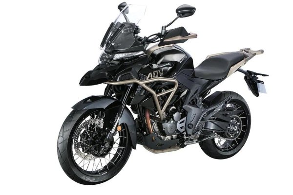 Последният в списъка е Zontes ZT 350-T, едноцилиндров мотор с 348 куб.см и 39,4 к.с. Тежи 205 кг, има 19 литров резервоар за дълги пътувания, а седлото е поставено на 83 см от земята. Две версии: T1 е със 17-цолови джанти и стартира на цена от 5290 евро. T2 е с 19.цолова предна джанта и ще ви излезе стотина евро повече.